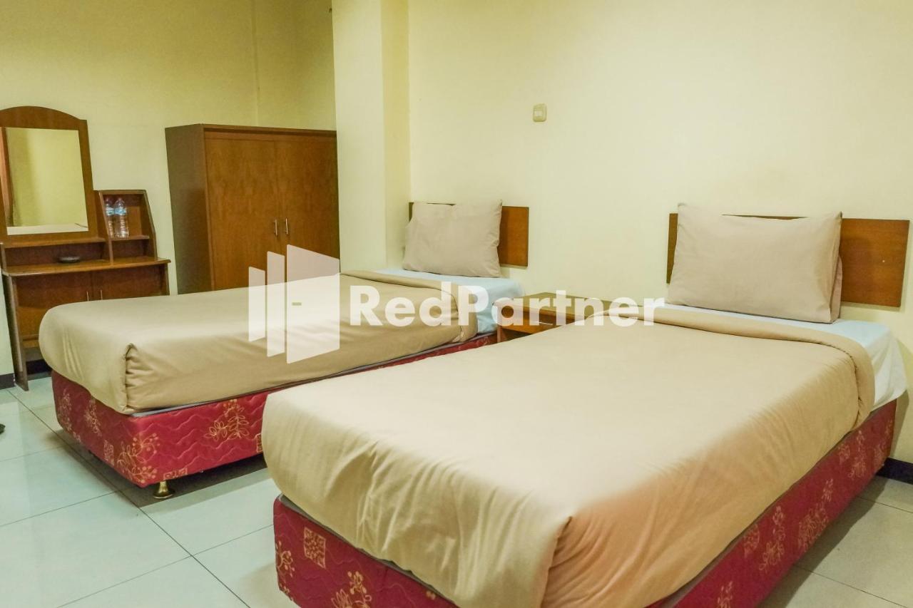 Grand Kembar Hotel Mitra Reddoorz Bandung Exteriér fotografie