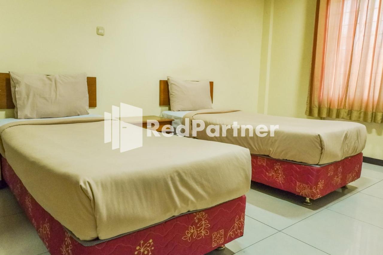 Grand Kembar Hotel Mitra Reddoorz Bandung Exteriér fotografie