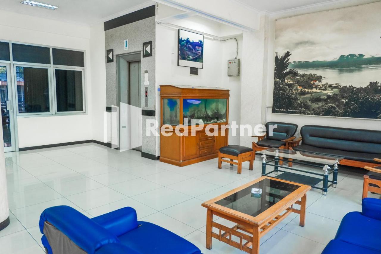 Grand Kembar Hotel Mitra Reddoorz Bandung Exteriér fotografie